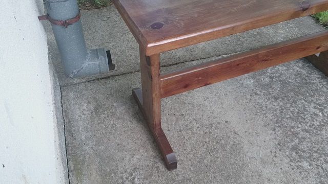 Дървени маси дърво масив градина пейки