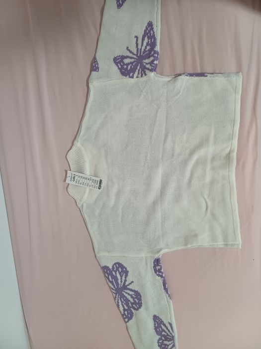 Детски пуловер с пеперуди