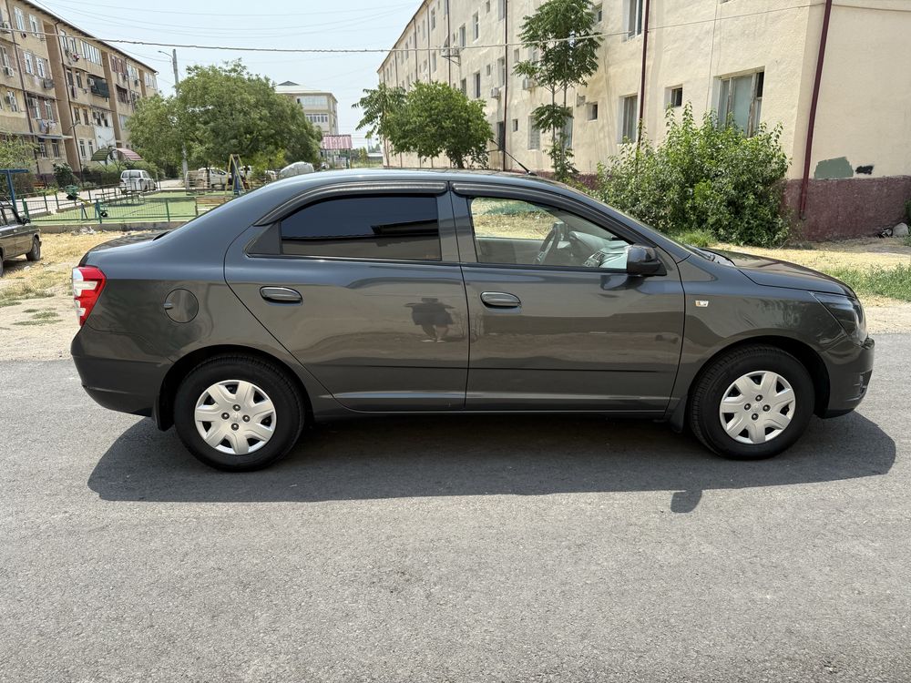Chevrolet Cobalt 2022 мокрый асфальт