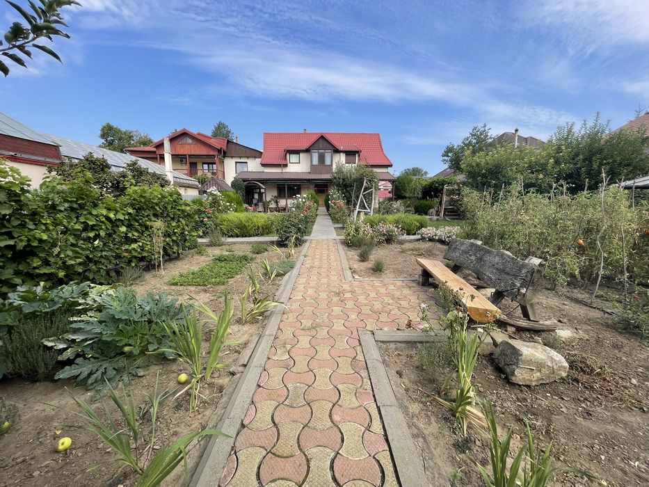 Casa de vanzare cu curte