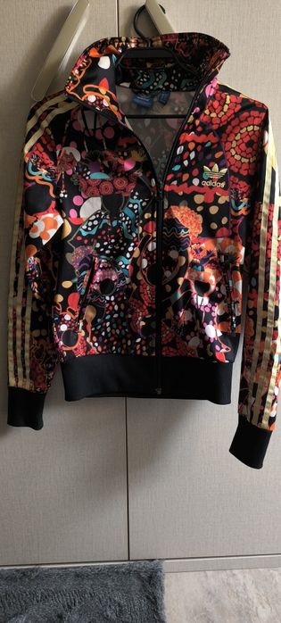 Уникален и различен спортен екип Adidas