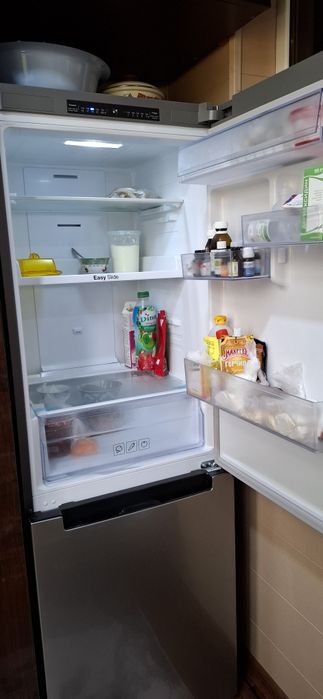 Yangi holatdagi SAMSUNG xolodelnik