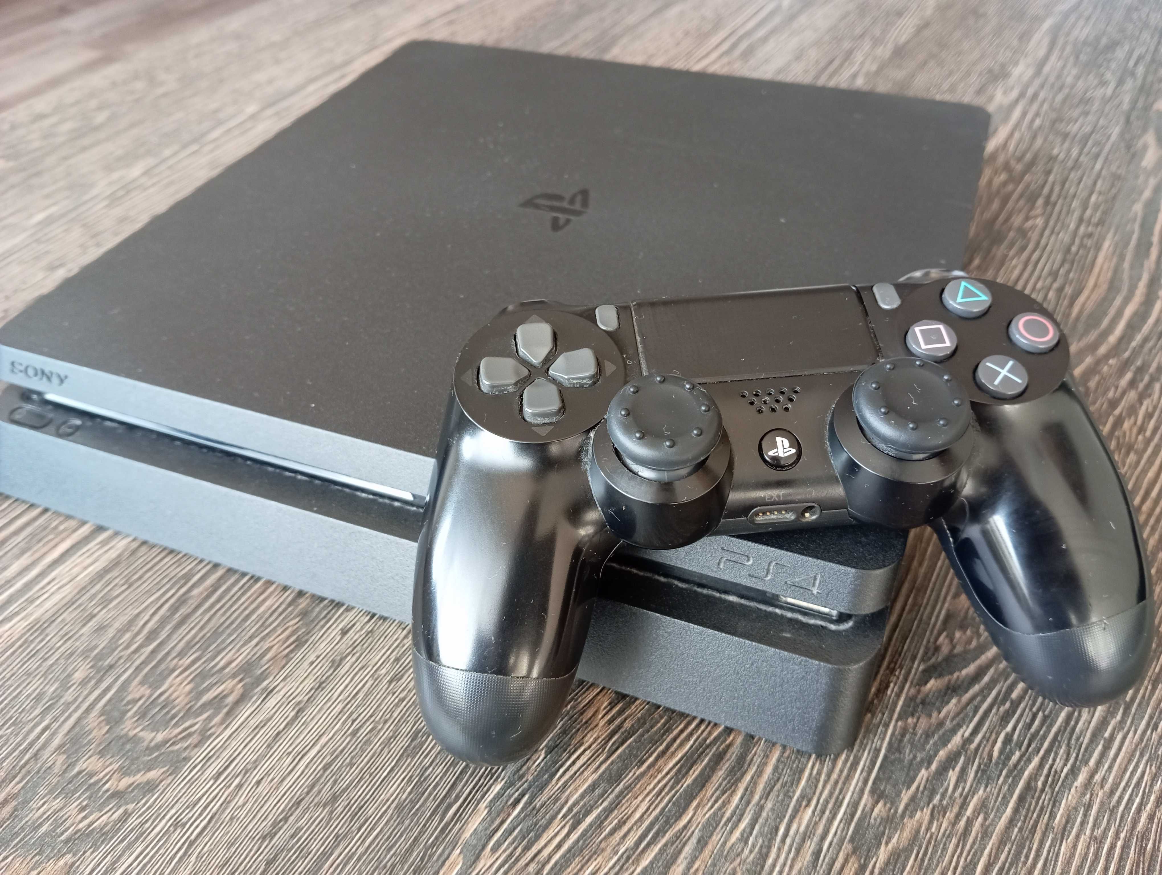 PlayStation 4 Slim черен цвят