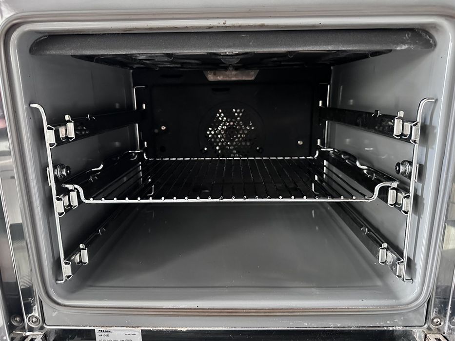 Печка +гаранция. MIELE Керамичен плот. Конвекция. Доставка за София