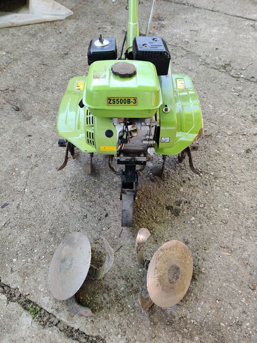 Vând motocultor folosit foarte puțin