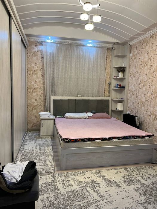 Chilonzor tumani 20 kvartilda 4/2/4 800$ ga arendaga beriladi.