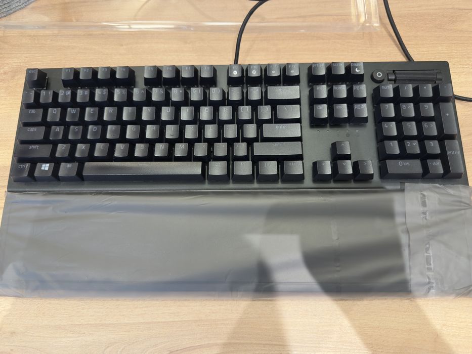 Razer BlackWidow V3 – механична геймърска клавиатура, като нова