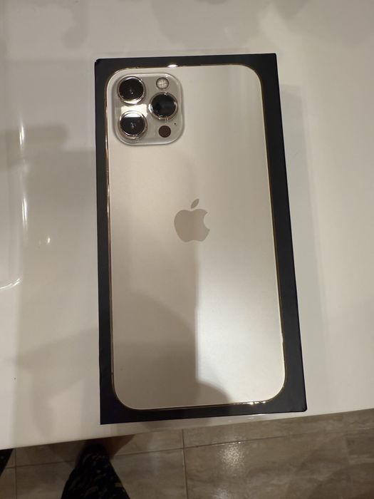 De vanzare telefon iPhone 12 pro max gold