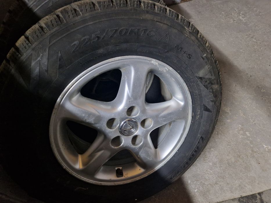 Шины зимние на  дисках 225/76R16