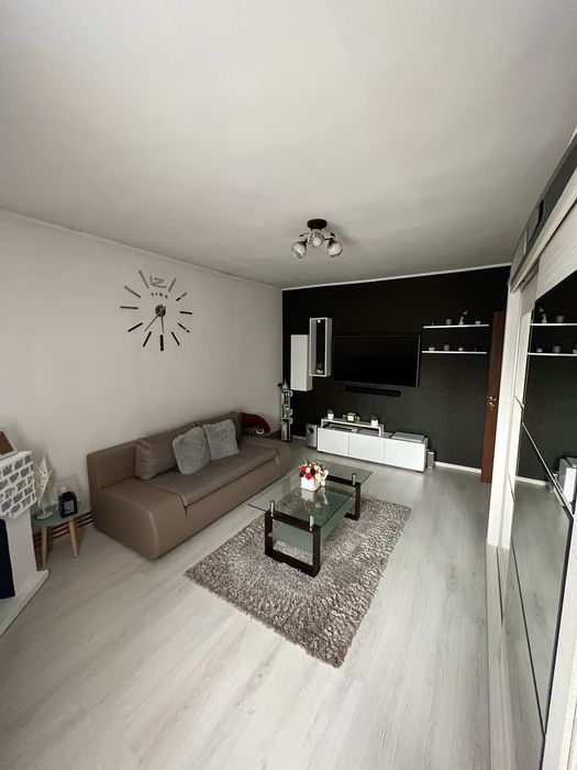 Apartament 3 camere de vanzare in Calimanesti
