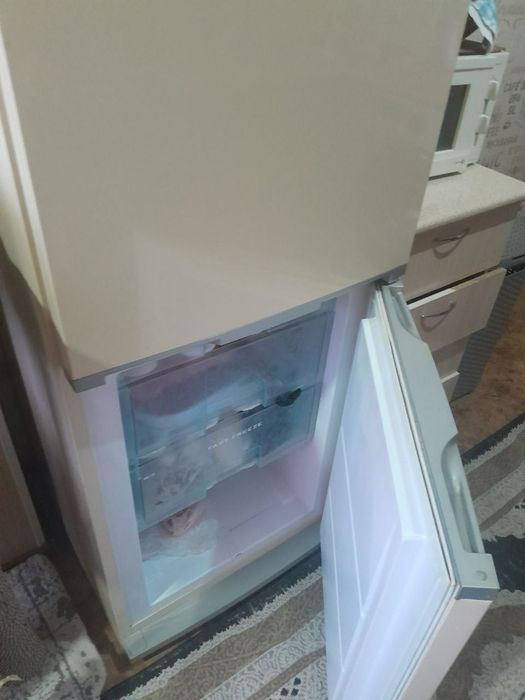 Холодильник двухкамерный, автомат машинка