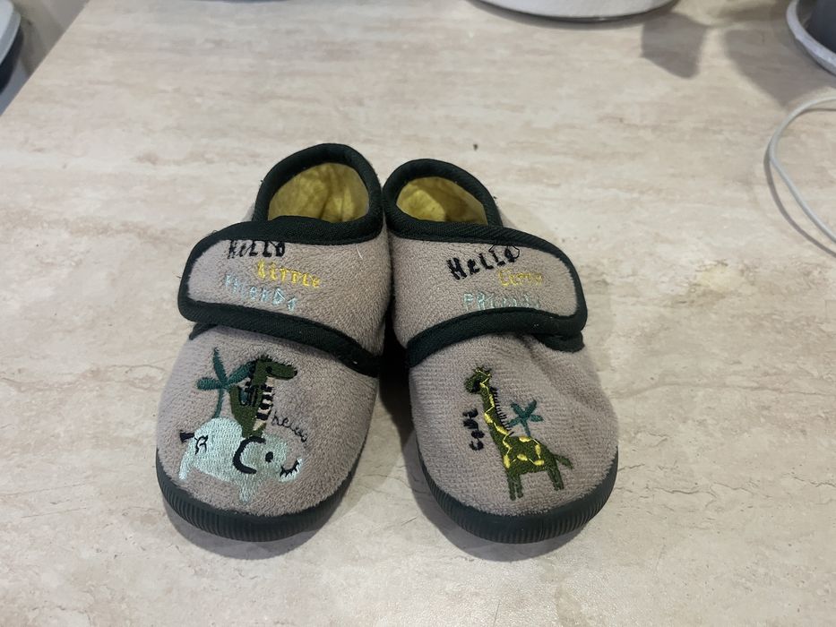 Лот от бебешки сандалки и пантофки