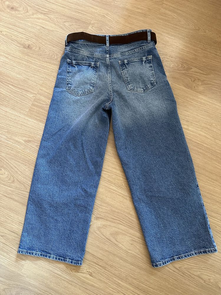 Дамски дънки Zara.Чисто нови само са пробвани.Закупени за 90 лв .