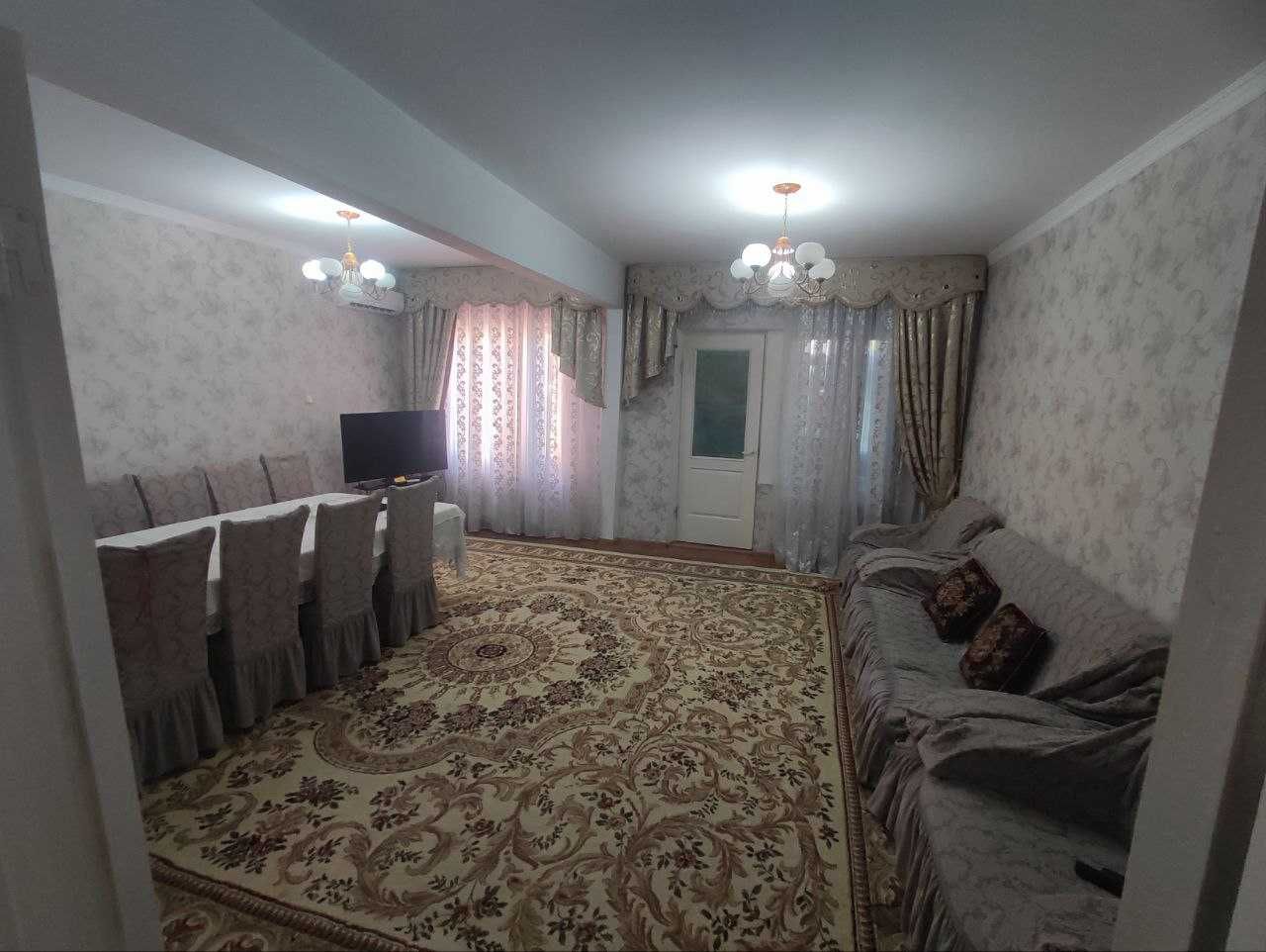 Продается 4 комнатная квартира . Сергели 2.  ориентир кафе 2 брата
