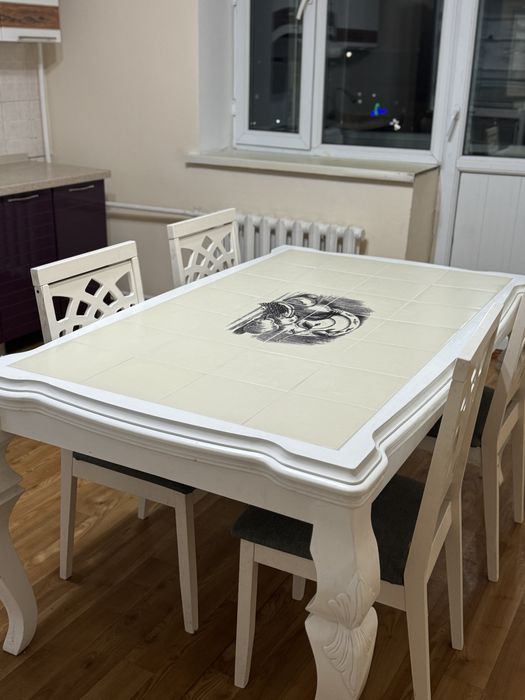 Кухонный стол со стульями