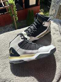 Adidasi Jordan Max Aura “White Black Gold”