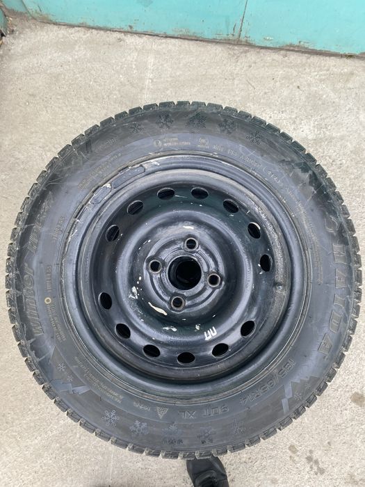 Зимние шины с дисками R14 год 2024 почти новые 185/65/14