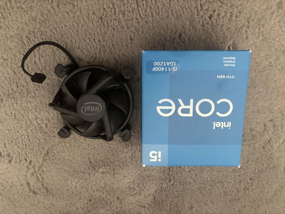 cooler stock intel 1200 + cutie i5 11400f