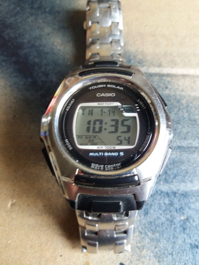 REDUCERE 50% Vand Casio - solar, radio comandat