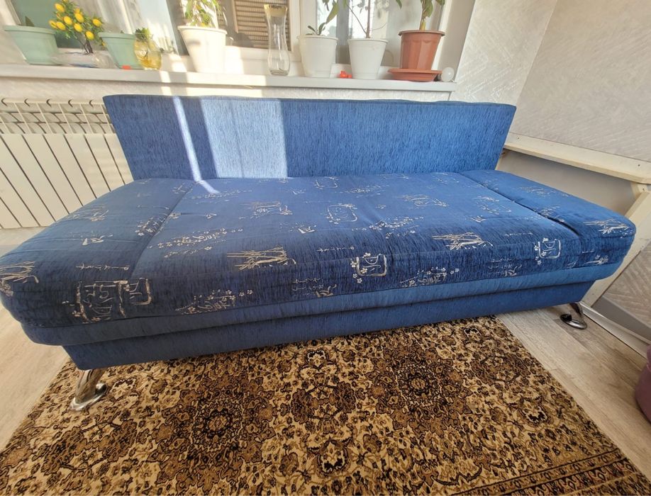 Продаю диван и тумбу под телевизор! В отличном состояний!