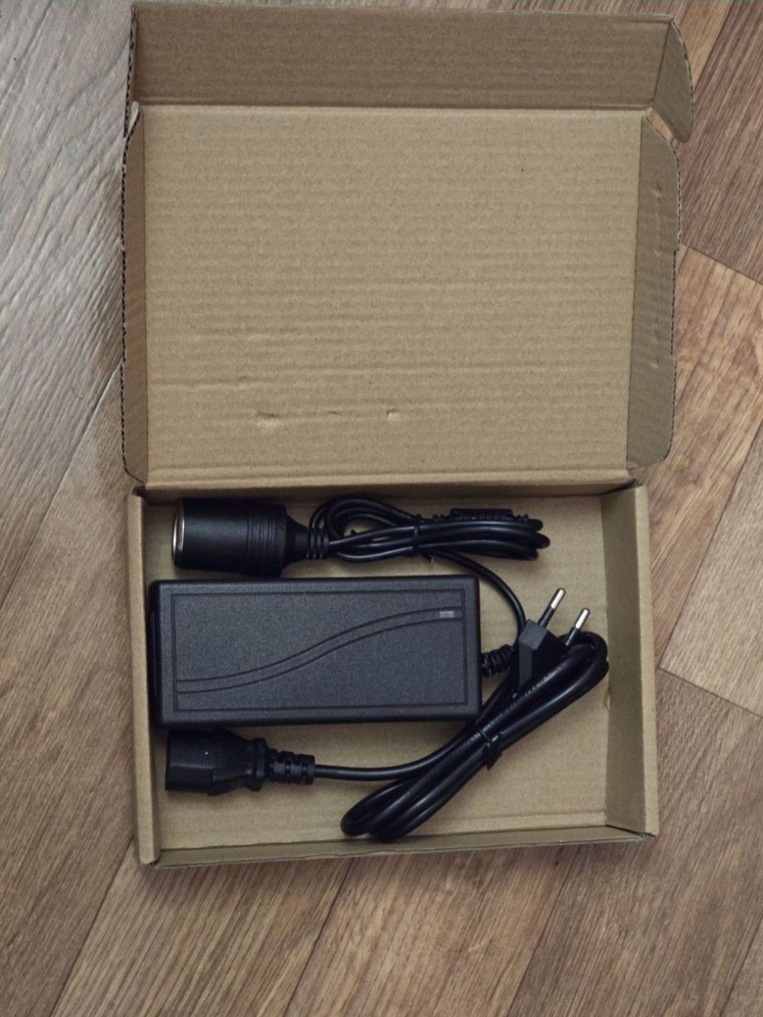 Alimentator 220v-12v 5A , cu terminație mufa bricheta mama, turism