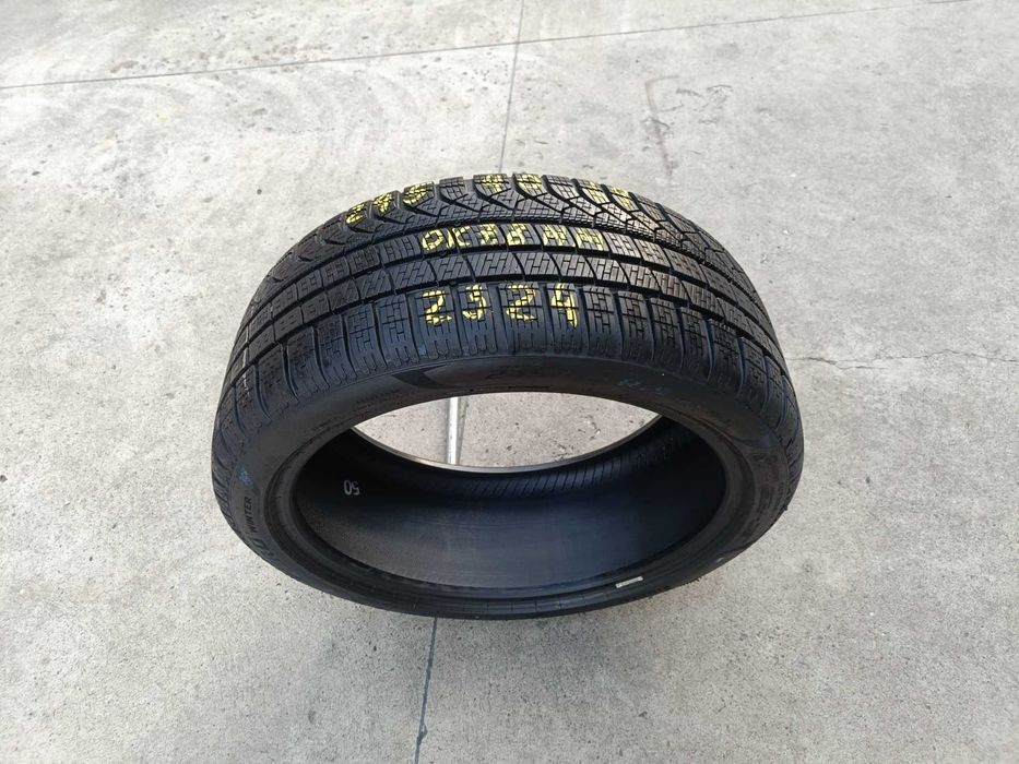 O anvelopa de iarna 245 40 19 pirelli p zero winter 7,8 mm dot 2324