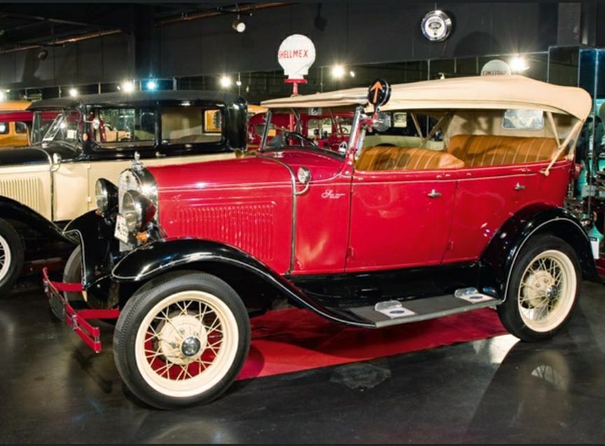Первий ЛУХКАВООЙ советский автомобиль ГАЗ А 1935 год.