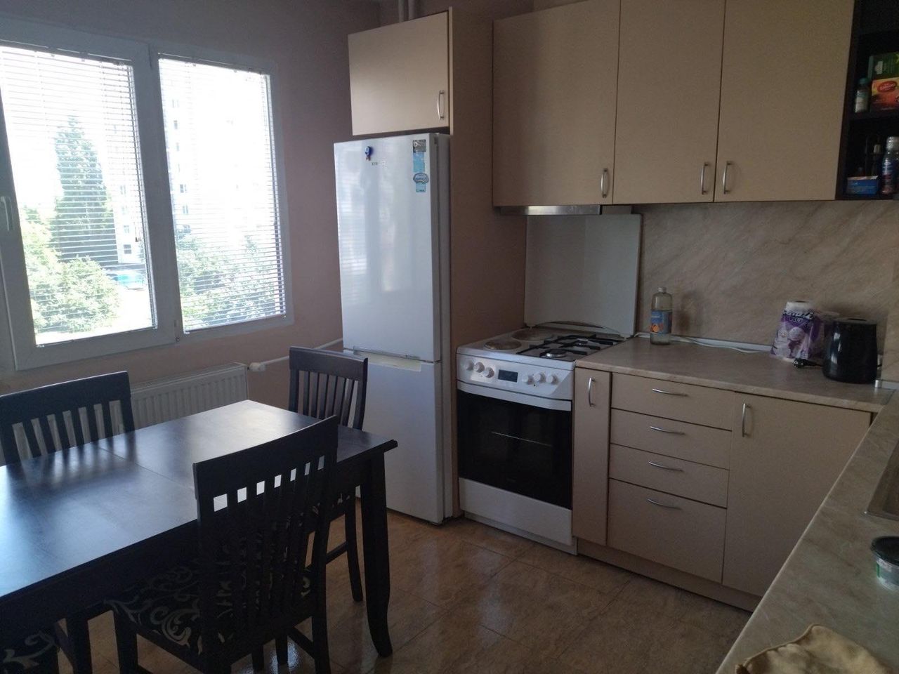 Дава се под наем Тристаен апартамент в София, Слатина - 100 кв.м за 550 € - Снимка #1