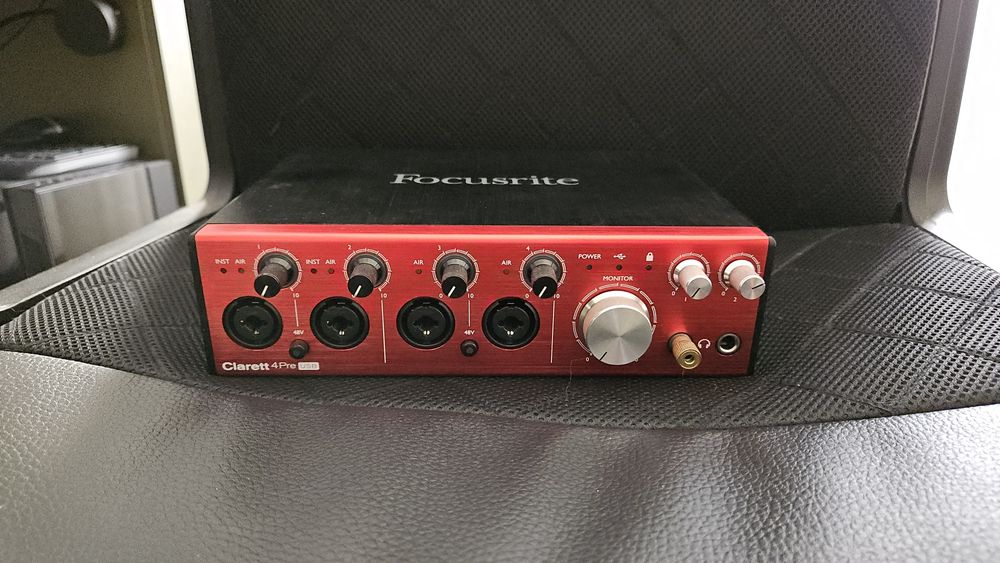 Placa de sunet (Interfata) Focusrite Clarett 4Pre + casti cadou