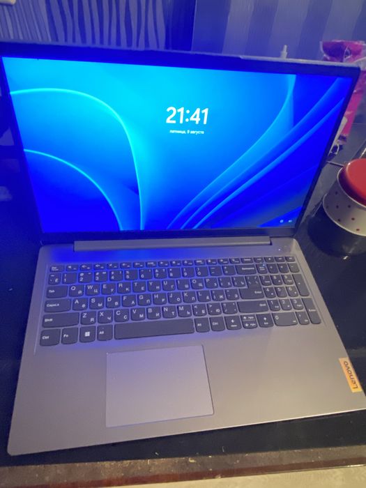 Продам ноутбук Lenovo IP3,180000 есть торг. Покупал за 260.000 в каспи