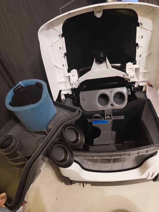 Перяща прахосмукачка Bosch BWD421PRO