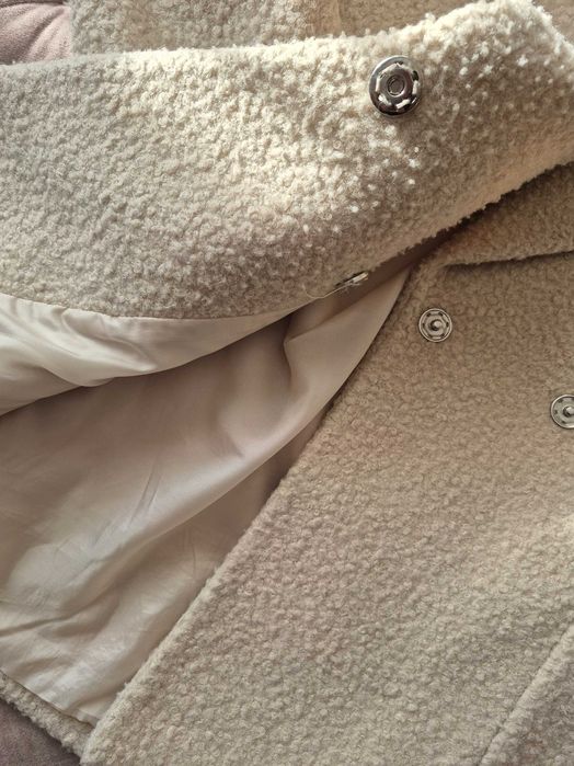 Палто в прекрасен бежов цвят