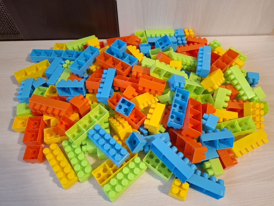 Set cuburi pentru construit
