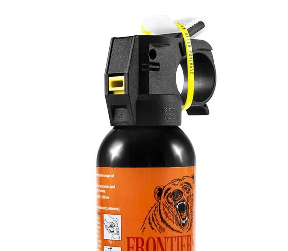 Spray puternic iritant lacrimogen ursi - Sabre Frontiersman cu husa