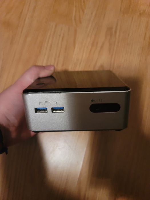 Intel NUC i5 gen4, 4gb ram, ssd 240gb