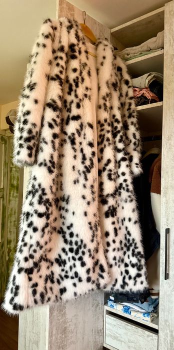 Пухено палто в бяло и черно