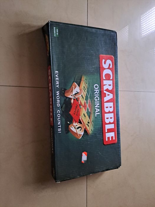 Vând joc Scrabble