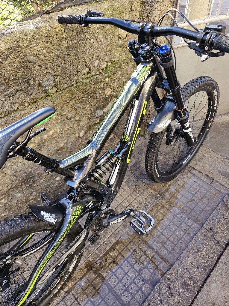 GT Fury Expert 27.5 M размер DH bike 1x10 Zee Shimano Перфектен