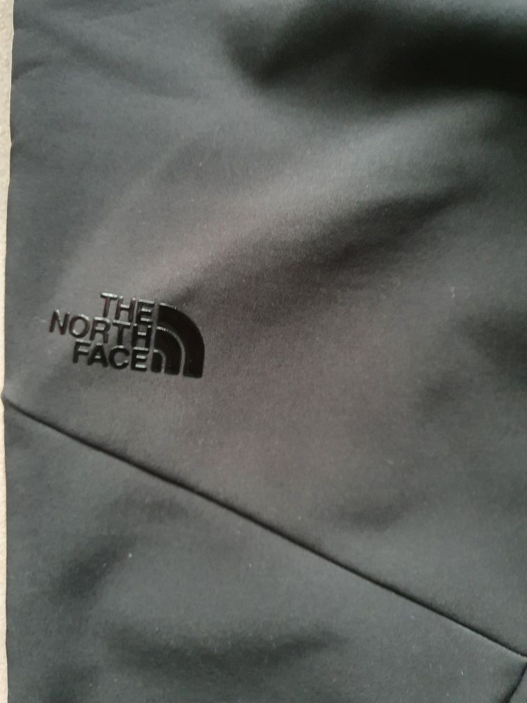 The North Face Pantaloni ski  Presena Marimea  M Ultima pereche