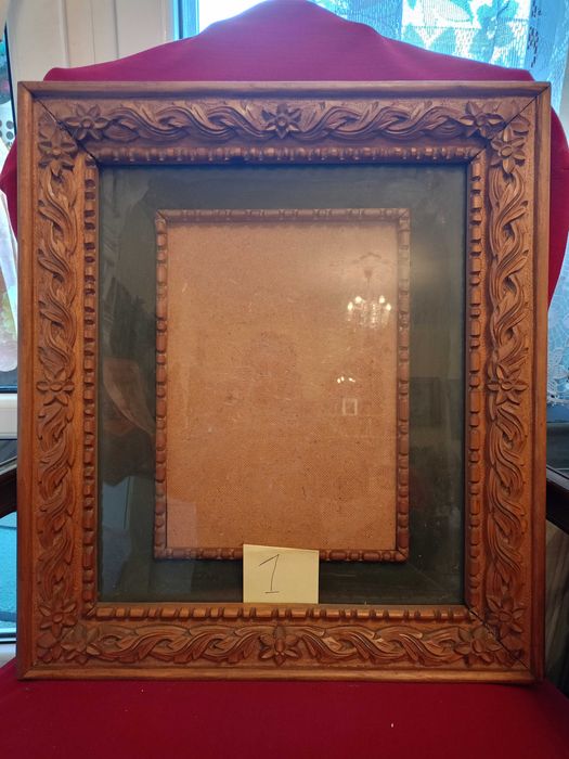 Орехова рамка за картина с дърворезба 3D- Виж описанието!