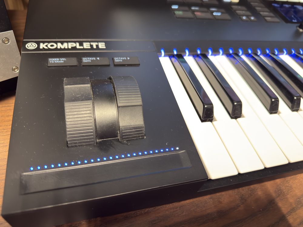 Komplete KONTROL S49 MK2