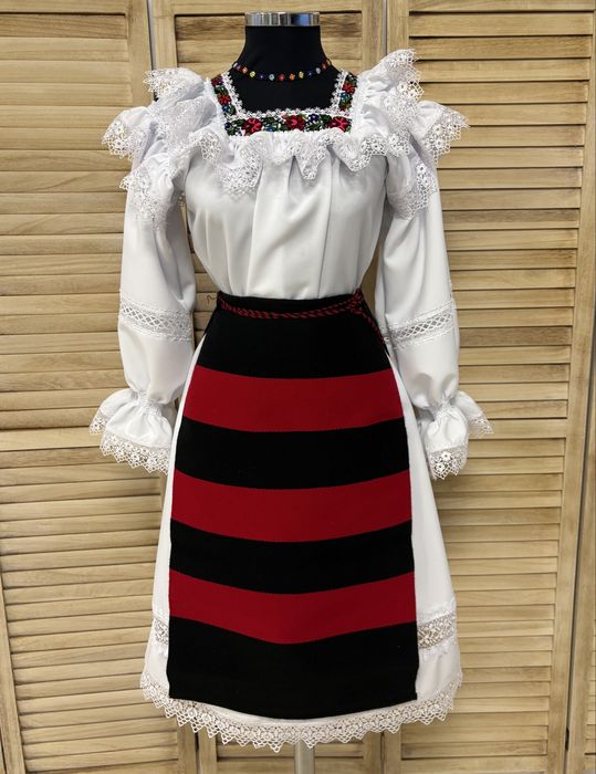 Costum populat/traditional pentru femei de Maramures autentic, Nou