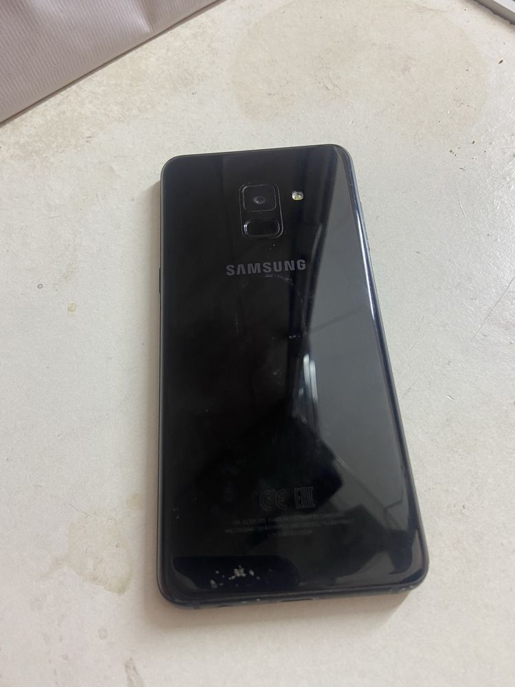 Продам телефон Samsung a8