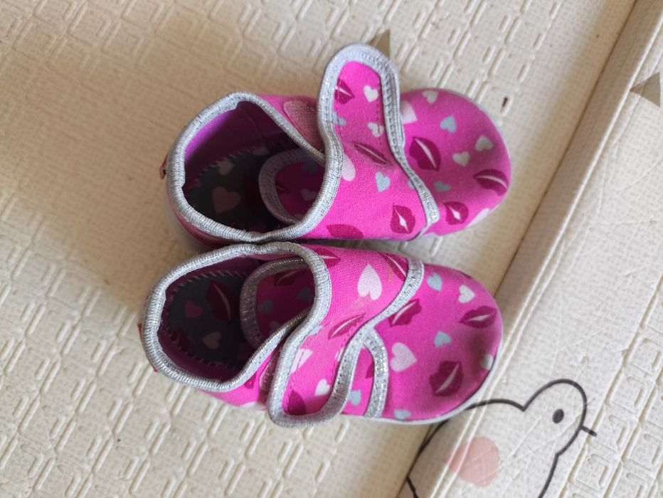 Запазени детски пантофи и обувки 21,22 и 23 номер