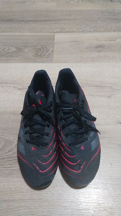 Ghete de fotbal Predator