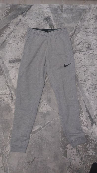 Pantaloni/Blugi( bershka,nike)