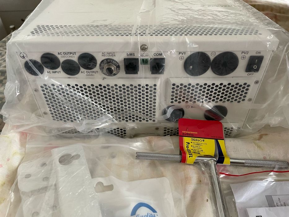 Invertor/incarcator curent EPever UCP5542-1050P20C NOU cu accesorii