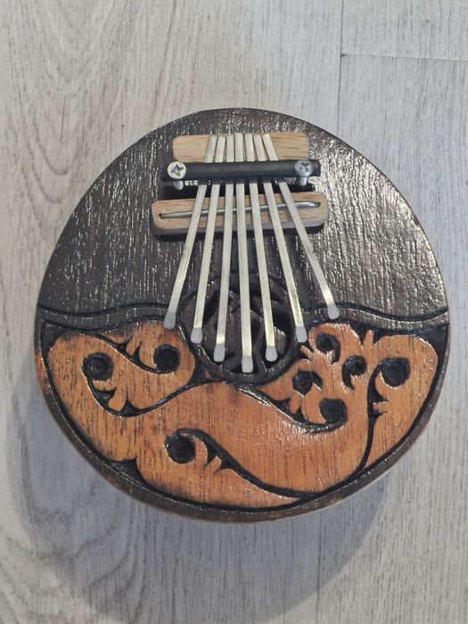 Kalimba din nucă de cocos, proveniență Indonezia