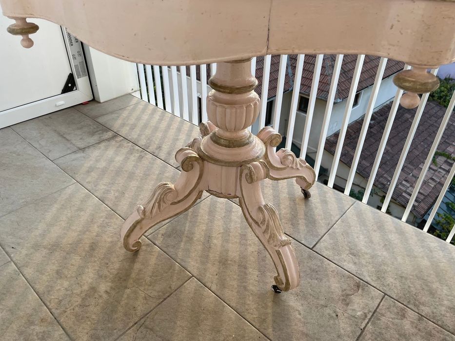 Masă vintage – stil clasic, restaurată manual
Preț: 450 lei