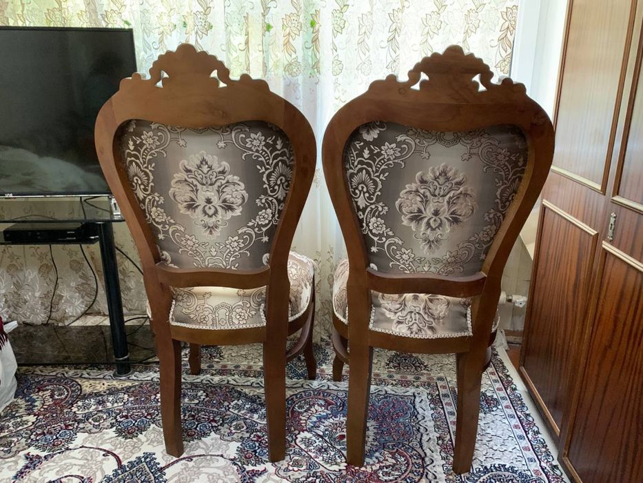 Стулья в очень хорошем состояние!